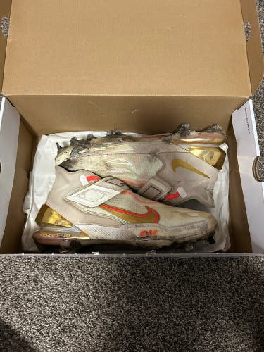 White Men's Size M 10.5 (W 11.5) Adult Nike Trout High Top Metal (Used)