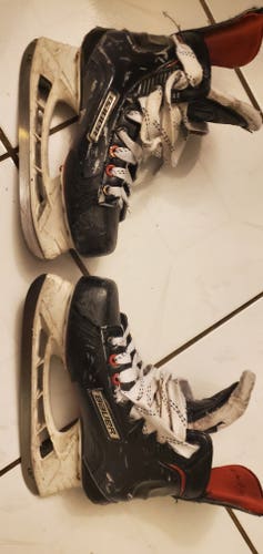 CCM Vapor X900 Hockey Skates Regular Width Size 5.5 (Used)