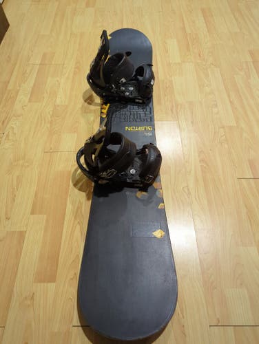 Burton cruzer v-rocker snowboard 151cm W Burton bindings L fit 10.5-13.