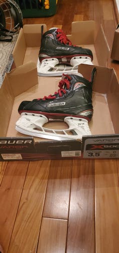 Bauer Vapor X500 Hockey Skates Regular Width Size 3.5 (Used)