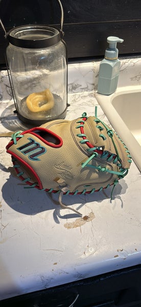 Marucci Acadia RH Catcher's Baseball Glove 32" (Used)