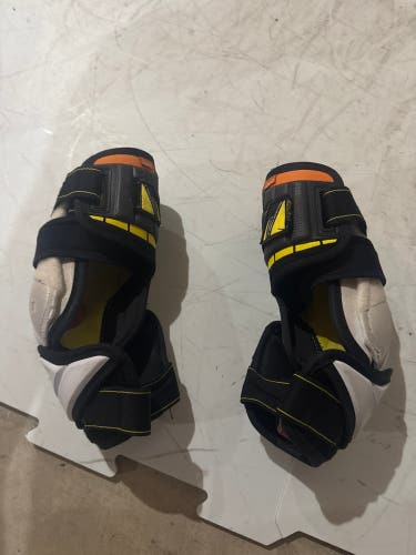 Junior Medium CCM Super Tacks AS1 Elbow Pads (Used)