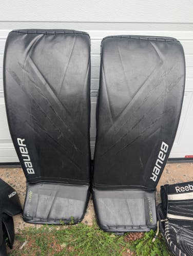 XS Bauer Hyperlight Senior Goalie Leg Pads (Used)