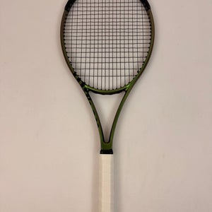 Wilson Blade 98 18x20 V8, 4 1/4 Excellent 9.5/10