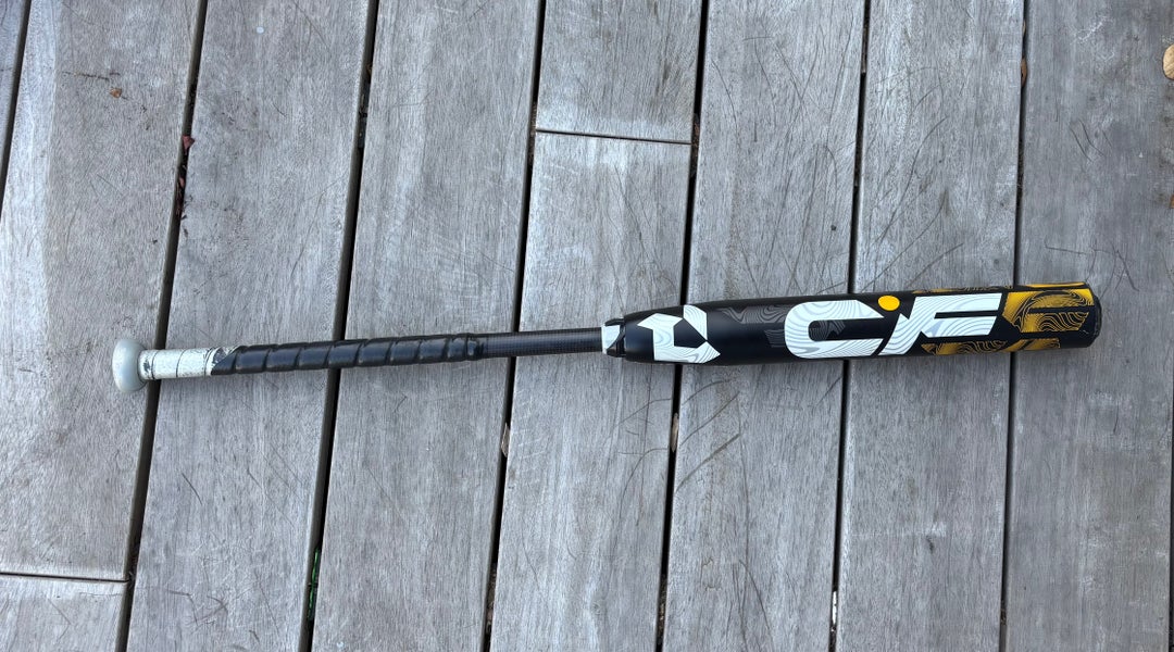 Barely used - 2022 DeMarini CF Composite Bat - 32” (-10) 22 oz
