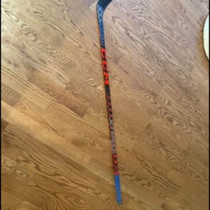 Youth CCM JetSpeed Right Handed Hockey Stick P28 40 Flex (Used)