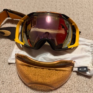 Unisex Oakley Airbrake Ski Goggles (Used)