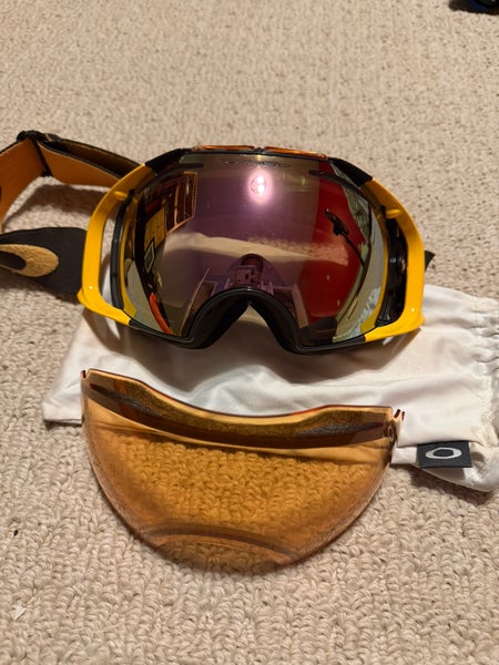 Unisex Oakley Airbrake Ski Goggles (Used)