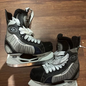 Easton Hockey Skates Regular Width 10 (Used)