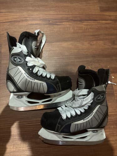 Easton Hockey Skates Regular Width 10 (Used)