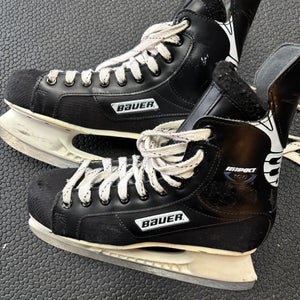 2000 Bauer Impact 100 Hockey Skates Regular Width 7 (Used)