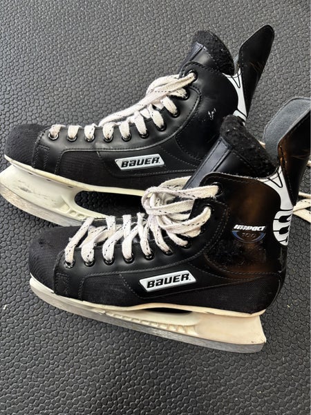 2000 Bauer Impact 100 Hockey Skates Regular Width 7 (Used)