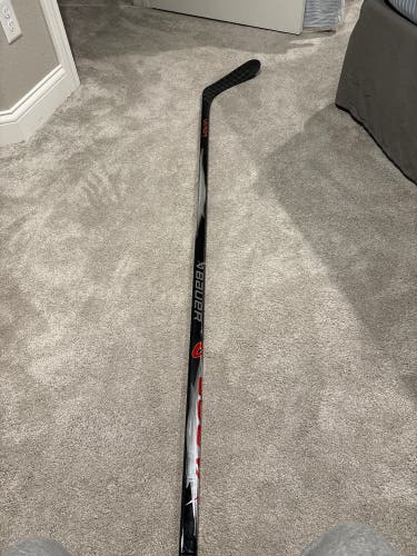 Senior Bauer Vapor Team Right Handed Hockey Stick P28 77 Flex Pro Stock (Used)