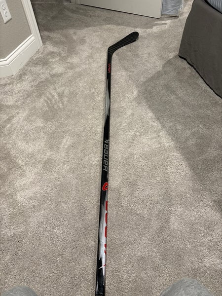 Senior Bauer Vapor Team Right Handed Hockey Stick P28 77 Flex Pro Stock (Used)
