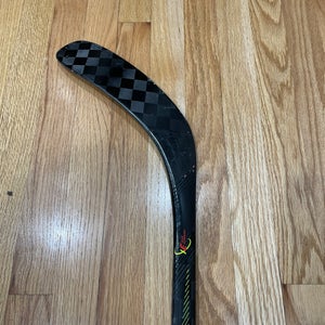 Senior Bauer Vapor 2X Pro Right Handed Hockey Stick P88 77 Flex (Used)