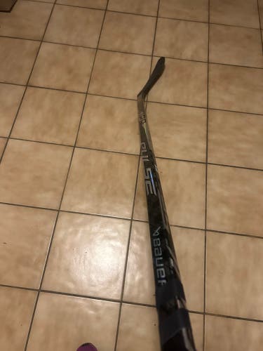Intermediate Bauer Pulse Right Handed Hockey Stick P28 61 Flex (Used)