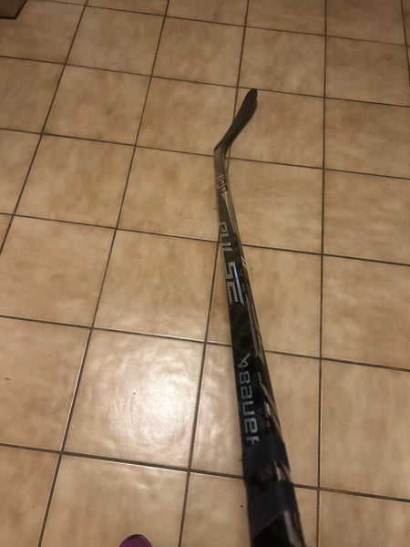 Intermediate Bauer Pulse Right Handed Hockey Stick P28 61 Flex (Used)
