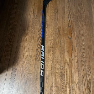Blue Junior Bauer Nexus Sync Right Handed Hockey Stick P28 50 Flex (Used)
