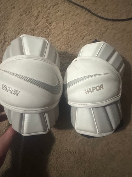 Medium/Large Adult Nike Vapor Arm Pads (Used)