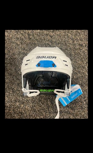 Medium Bauer Re-Akt 85 Helmet (New)