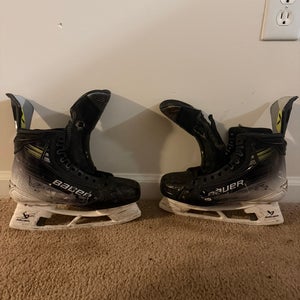2023 Bauer Vapor Hyperlite 2 Hockey Skates Regular Width 7 (Used) no steel