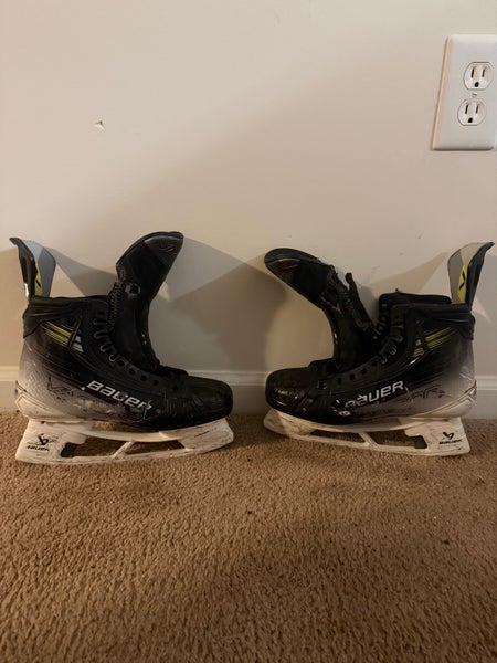2023 Bauer Vapor Hyperlite 2 Hockey Skates Regular Width 7 (Used) no steel