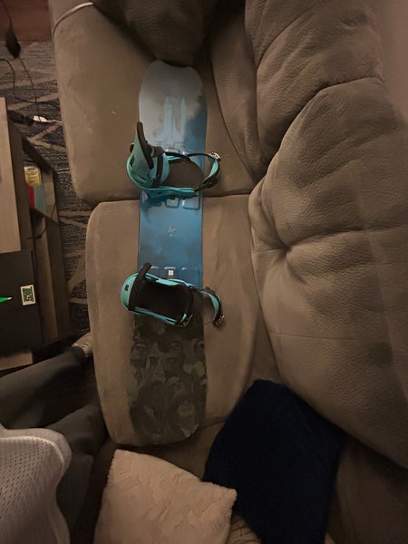 Unisex Burton Snowboard All Mountain With Bindings Directional Twin 142 cm (Used)