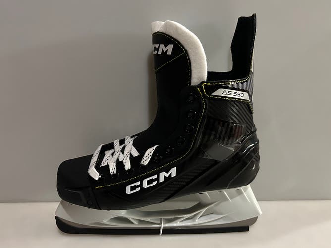 New CCM AS-550 Hockey Skates - Intermediate Size 5 NIB