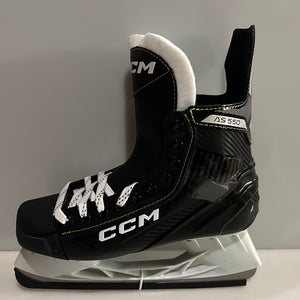 New CCM AS-550 Hockey Skates - Intermediate Size 6 NIB
