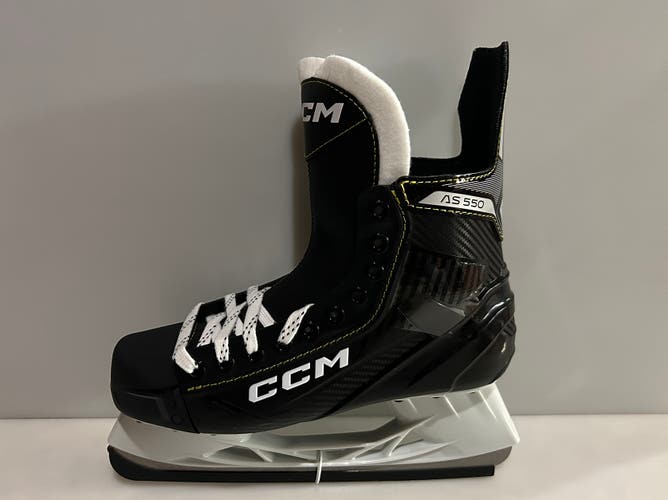 New CCM AS-550 Hockey Skates - Intermediate Size 6 NIB