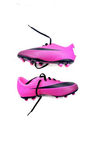 Used Nike Soccer Cleats Pink Junior 03.5 11860-S000301550