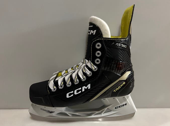 New CCM Tacks AS-560 Senior Hockey skate - Size 8 NIB