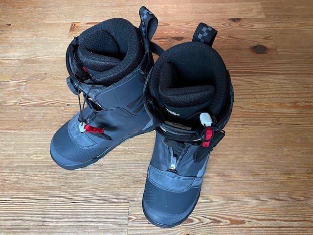 Men's Size M 9.0 (W 10.0) Vans range Boa Snowboard Boots Medium Flex All Mountain (Used)