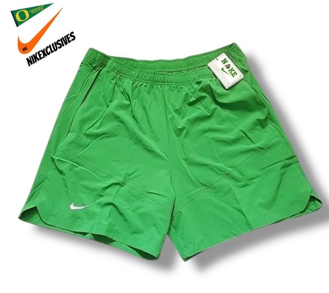 Green Large Men's Nike Shorts (New)