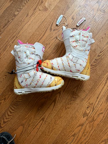 Burton Emerald Snowboard Boots Freeride - Women’s size 7.5