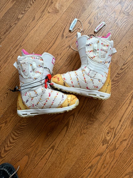 Burton Emerald Snowboard Boots Freeride - Women’s size 7.5