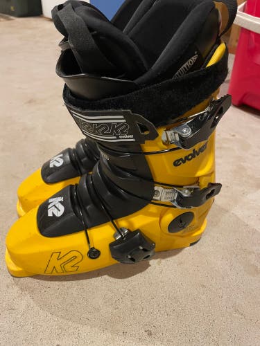 Mondo 26 & 26.5 Kid's K2 Evolver Park Ski Boots Soft Flex (Used)