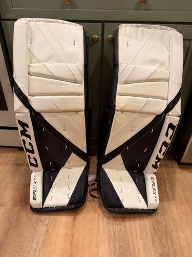 34" CCM Extreme Flex E5.5 Goalie Leg Pads (Used)