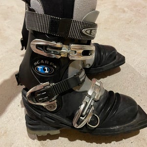 Mondo 23 & 23.5 Scarpa Telemark Ski Boots (Used)