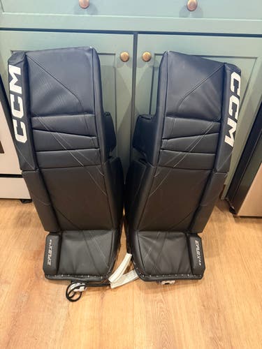 32" CCM EFlex 6.9 Goalie Leg Pads (Used)