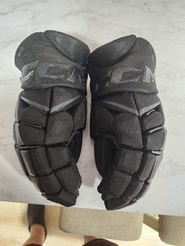 CCM JetSpeed FT8 Pro Gloves 15" (Used)