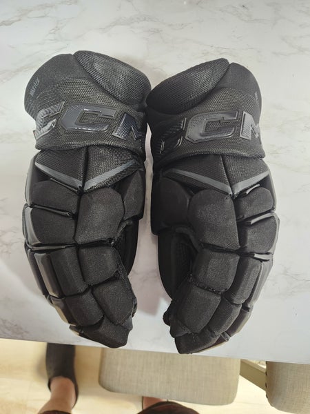 CCM JetSpeed FT8 Pro Gloves 15" (Used)