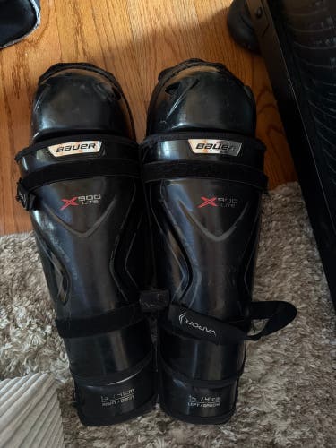 Senior Bauer Vapor X900 Lite 15" Shin Pads (Used)