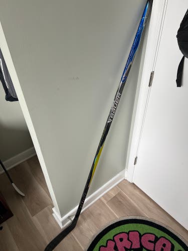 Senior Bauer Vapor FlyLite Right Handed Hockey Stick P28M 77 Flex Pro Stock (Used)