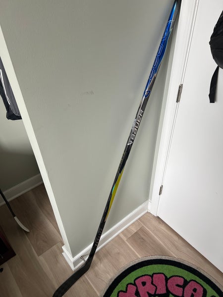 Senior Bauer Vapor FlyLite Right Handed Hockey Stick P28M 77 Flex Pro Stock (Used)