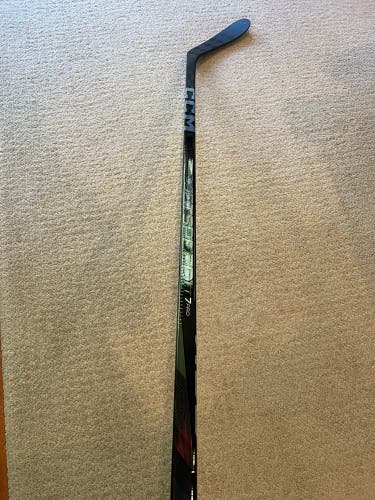 Senior CCM JetSpeed FT8 Pro Right Handed Hockey Stick P28 70 Flex (New)