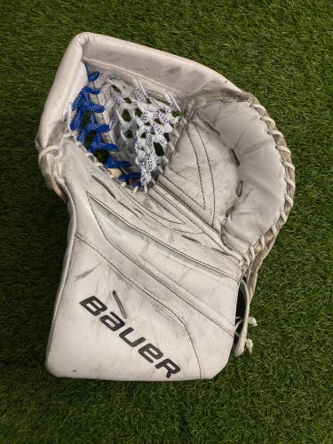 White Intermediate Bauer X5 Pro Goalie Glove Regular (Used)