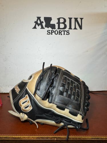 Wilson A2000 RH Softball/Baseball Glove 12" (Used)