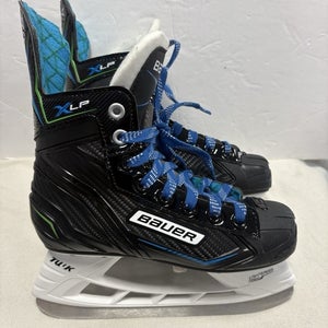 Junior Size 2 Bauer XLP Ice Hockey Skates.