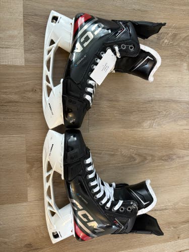 2023 CCM JetSpeed FT6 Pro Hockey Skates Regular Width Pro Stock 9 (Used)